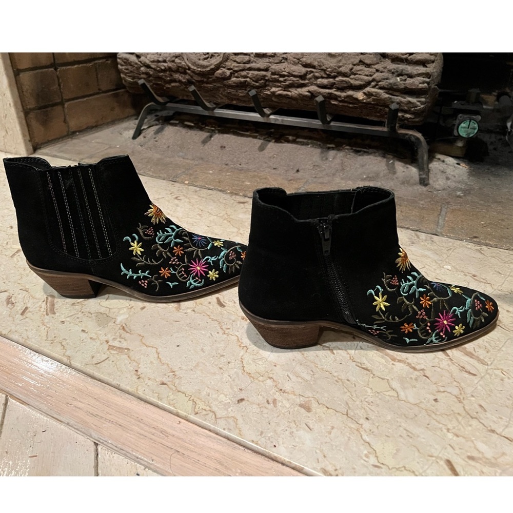 NWT Diba Petal Floral Embroidered Suede Booties - 6 - Picture 5 of 11